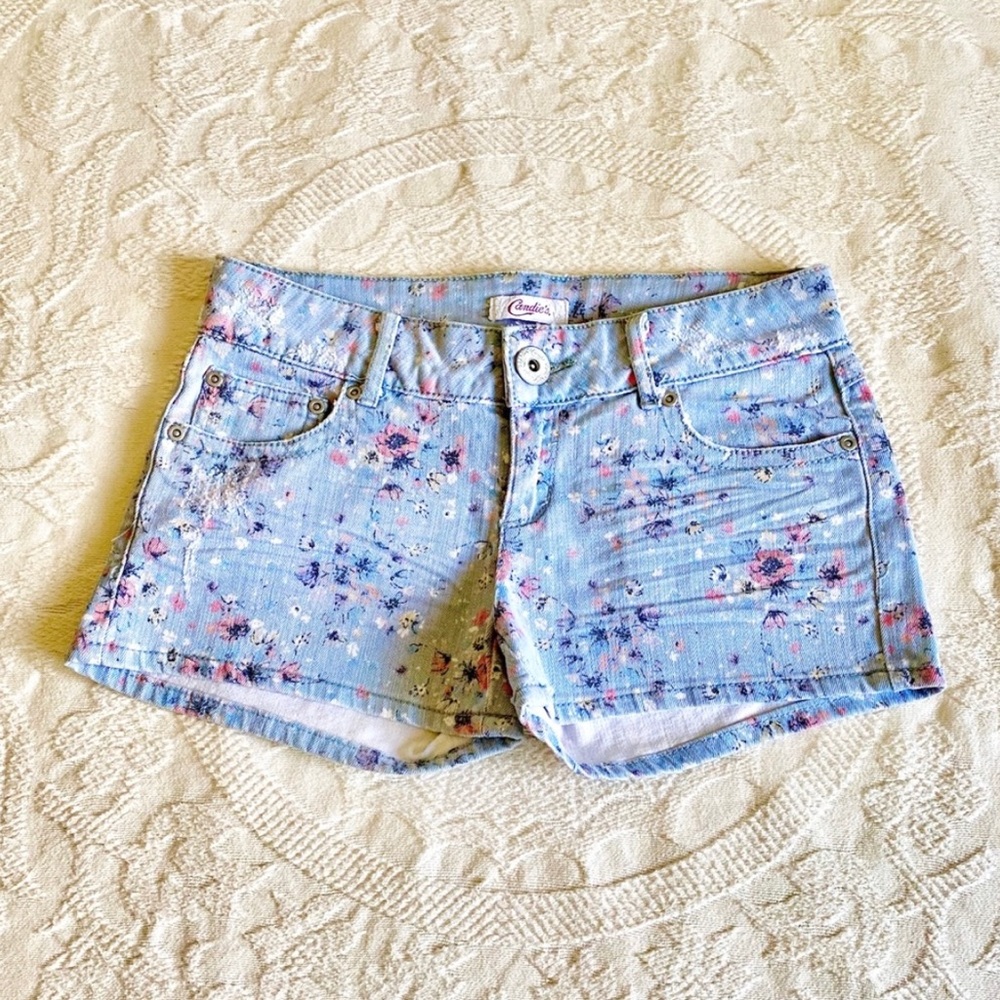 Like-New Vintage Y2K Floral Denim Shorts